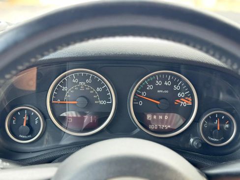 Used 2016 Jeep Wrangler Sahara image 16