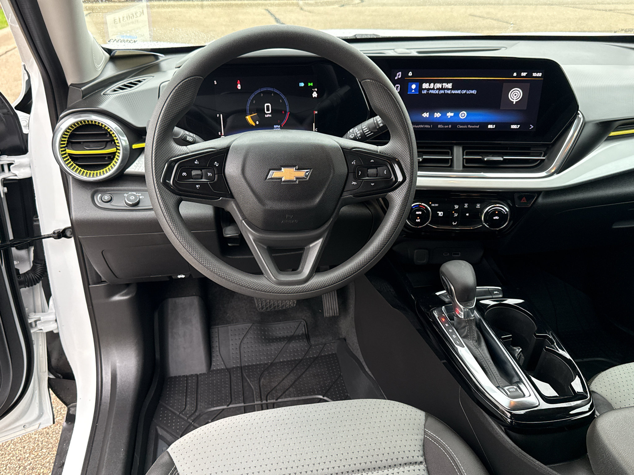 New 2026 Chevrolet Trax LT w/ LPO, Blackout Package FWD image 11