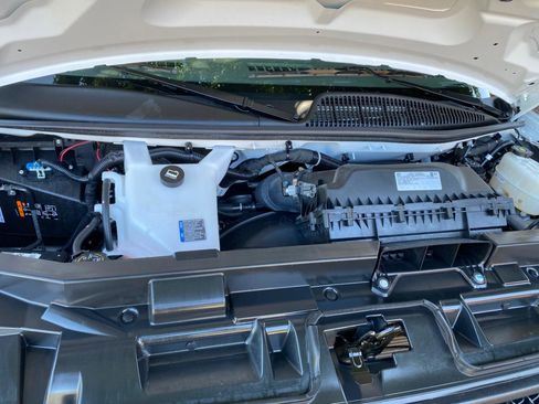 Used 2025 Chevrolet Express 2500 w/ Driver Convenience Package RWD image 5