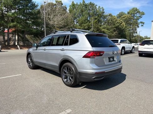 Used 2023 Volkswagen Tiguan SE FWD image 7
