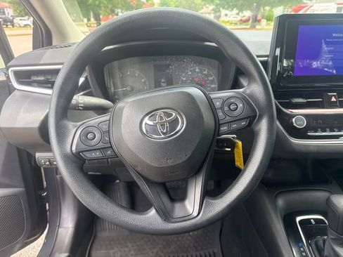 Used 2025 Toyota Corolla LE FWD image 24
