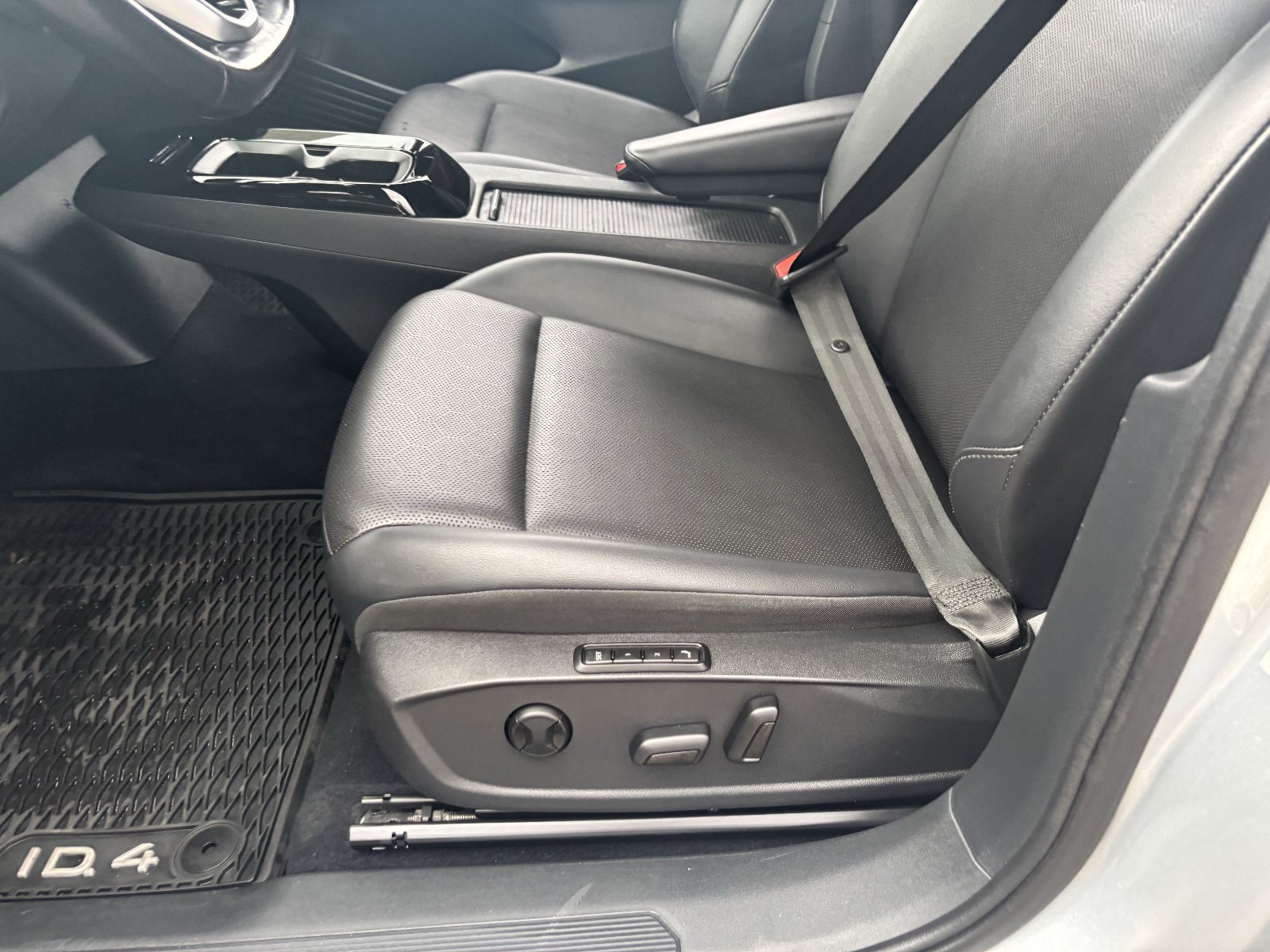 Used 2021 Volkswagen ID.4 Pro S RWD image 19