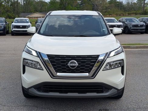 Used 2023 Nissan Rogue SV image 2