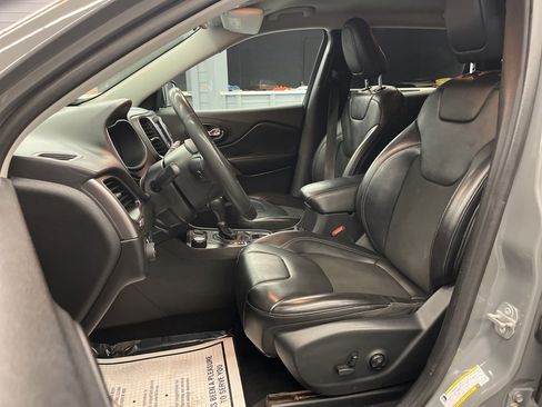 Used 2020 Jeep Cherokee Latitude Plus image 11