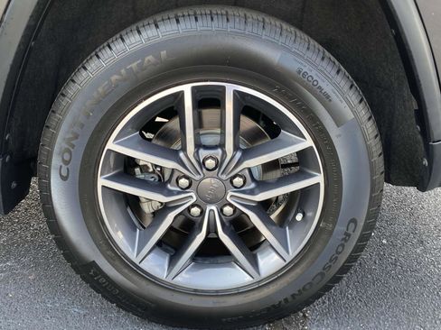 Used 2019 Jeep Grand Cherokee Laredo w/ Security & Convenience Group image 4