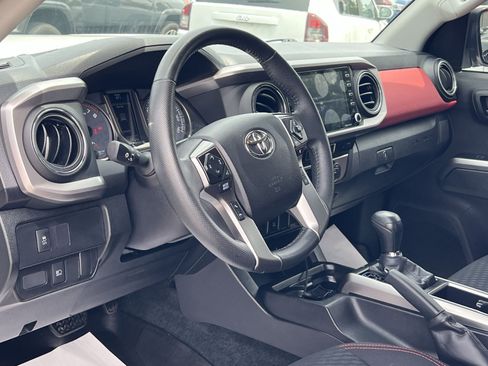 Used 2021 Toyota Tacoma SR5 RWD image 17