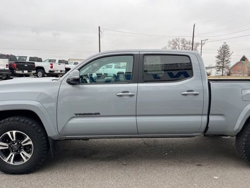 Used 2019 Toyota Tacoma TRD Sport w/ Technology Package image 8