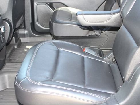 Used 2020 Ford Explorer XLT w/ Equipment Group 202A AWD/4WD image 35