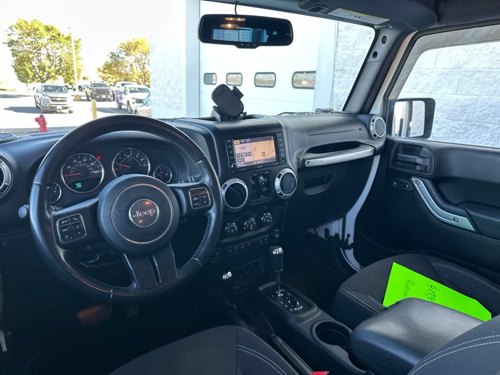 Used 2015 Jeep Wrangler Unlimited Rubicon w/ Connectivity Group AWD/4WD image 10