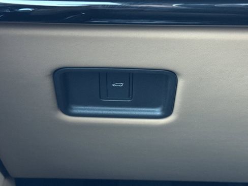 Certified 2023 Land Rover Range Rover SE image 32