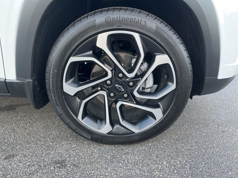 Certified 2025 Chevrolet Trax RS image 12