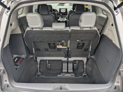 Used 2024 Toyota Sienna XLE FWD image 16