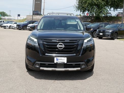 Used 2023 Nissan Pathfinder Platinum w/ Lighting Package (N93) AWD/4WD image 3