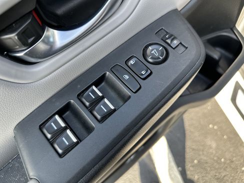 Used 2024 Honda Pilot Touring image 15