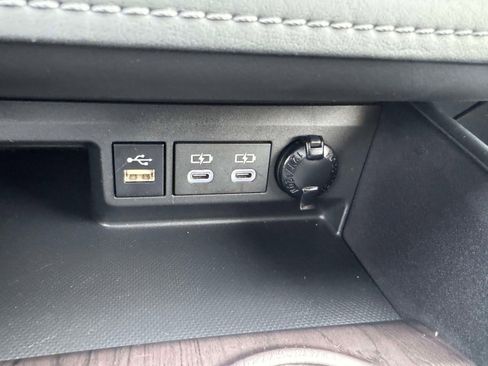 Used 2024 Toyota Highlander Platinum image 41