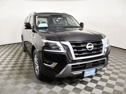 Used 2022 Nissan Armada SL w/ Captain's Chairs Package AWD/4WD image 3