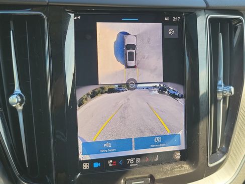 Used 2025 Volvo XC60 B5 Plus image 25