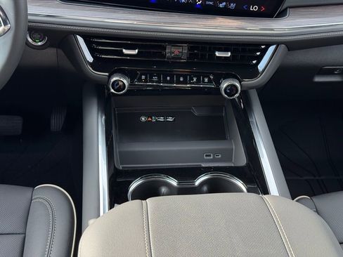 New 2025 Chevrolet Suburban Premier RWD image 23