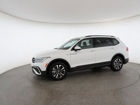Used 2021 Volkswagen Tiguan SE R-Line image 4