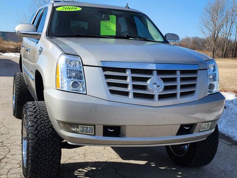 Used 2009 Cadillac Escalade AWD image 5