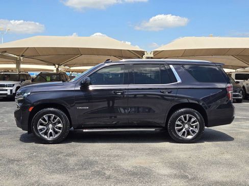 Certified 2022 Chevrolet Tahoe LT w/ Luxury Package AWD/4WD image 4
