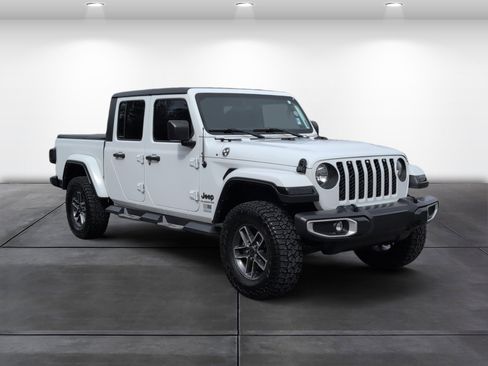 Used 2021 Jeep Gladiator Sport image 2