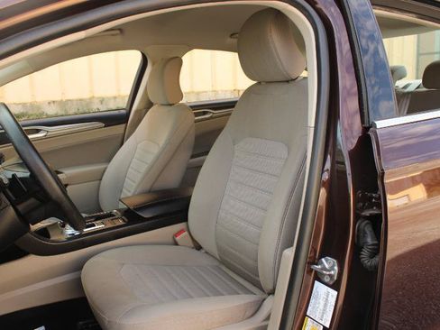 Used 2019 Ford Fusion SE FWD image 11