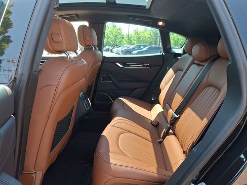 Certified 2023 Maserati Levante GT AWD/4WD image 10