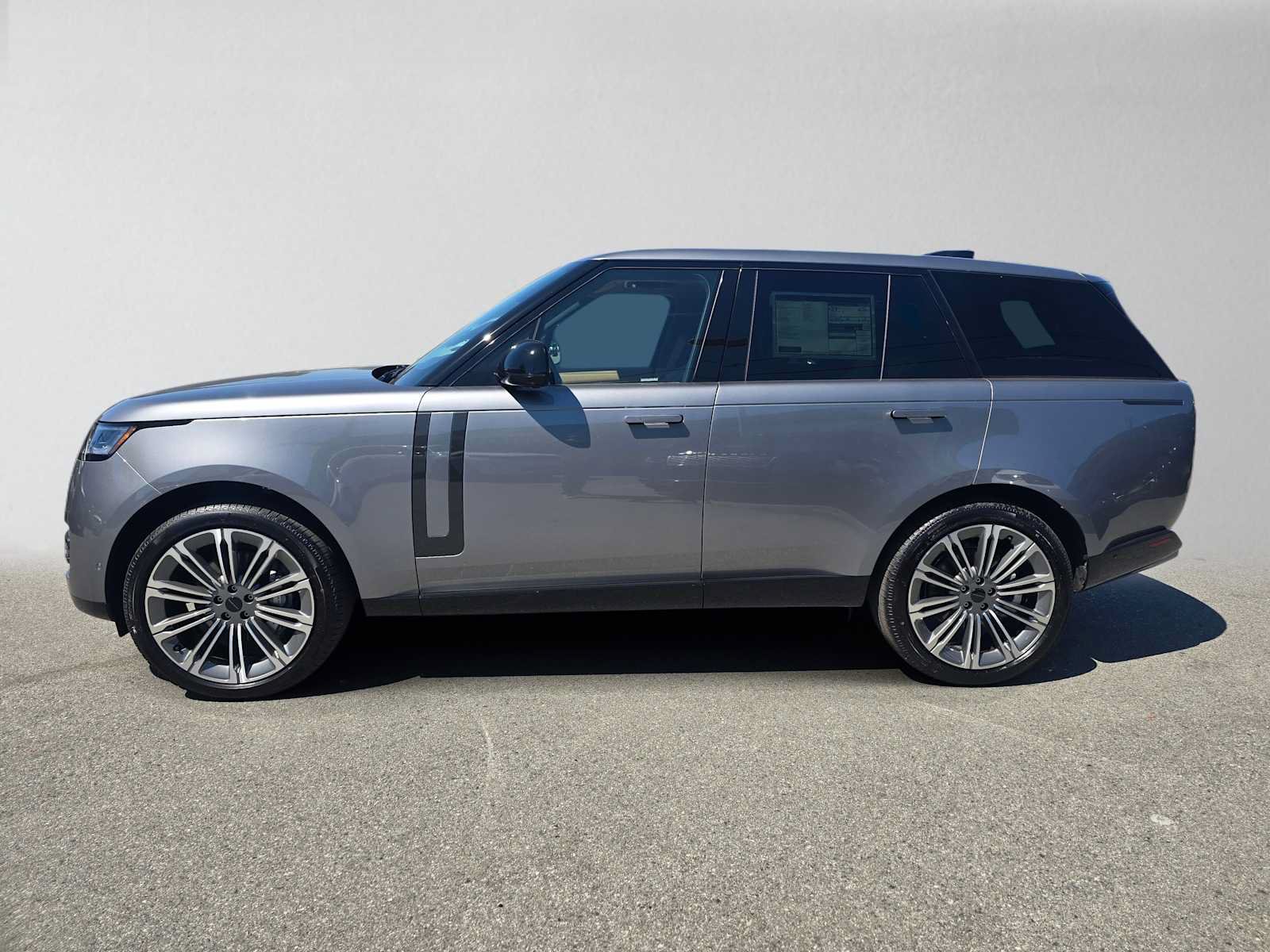 New 2026 Land Rover Range Rover SE AWD/4WD image 2