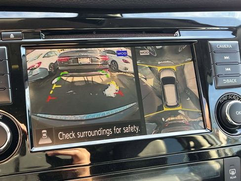 Used 2018 Nissan Rogue SL w/ Premium Package image 27