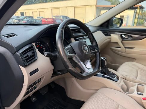 Used 2019 Nissan Rogue SV FWD image 17