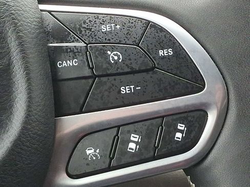 Used 2024 Chrysler Pacifica Touring-L image 22