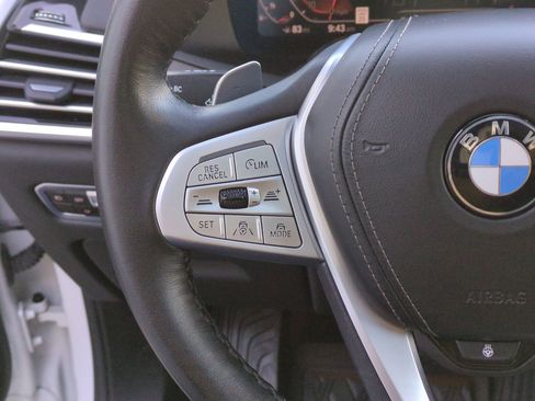 Used 2022 BMW X7 xDrive40i w/ Premium Package image 17