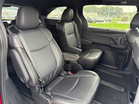 Used 2024 Toyota Sienna XSE w/ XSE Plus Package FWD image 14
