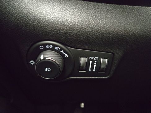 Used 2022 Jeep Compass Trailhawk w/ Trailhawk Elite Group image 28