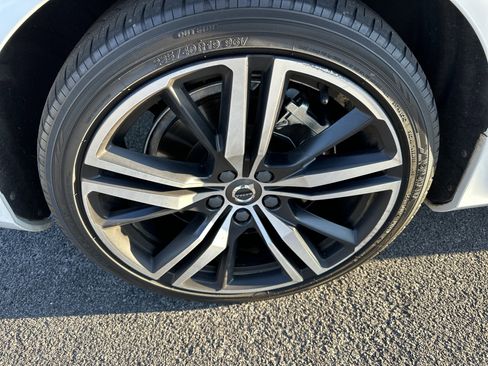 Used 2020 Volvo V60 T6 R-Design w/ Advanced Package image 18
