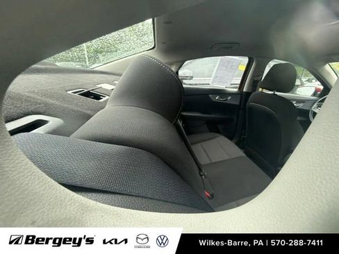 Used 2022 Kia Forte LXS FWD image 10