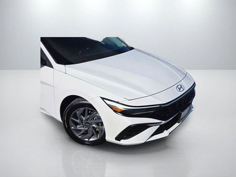 Used 2024 Hyundai Elantra SEL FWD image 4