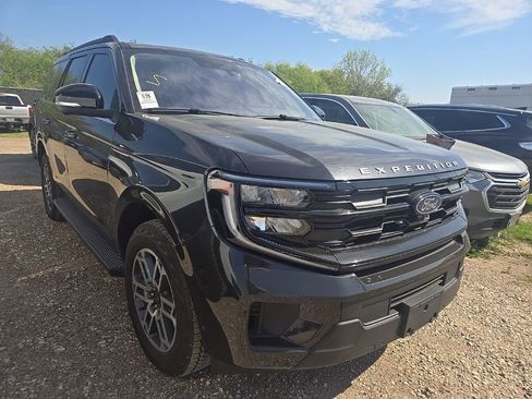 Used 2025 Ford Expedition Active image 4