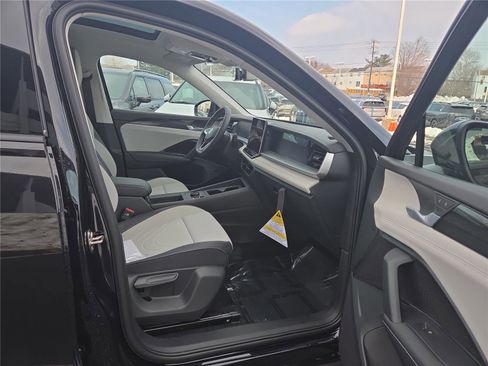 New 2026 Volkswagen Tiguan SE image 28