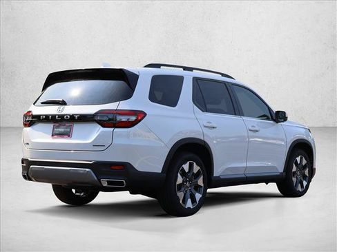 New 2026 Honda Pilot Touring image 5
