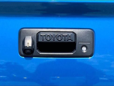 Used 2018 Toyota Tundra SR5 w/ SR5 Upgrade Package RWD image 10