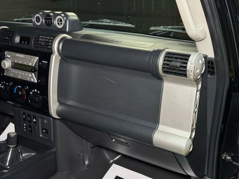 Used 2007 Toyota FJ Cruiser 4WD image 39