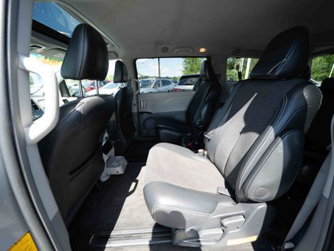Used 2013 Toyota Sienna SE FWD image 23