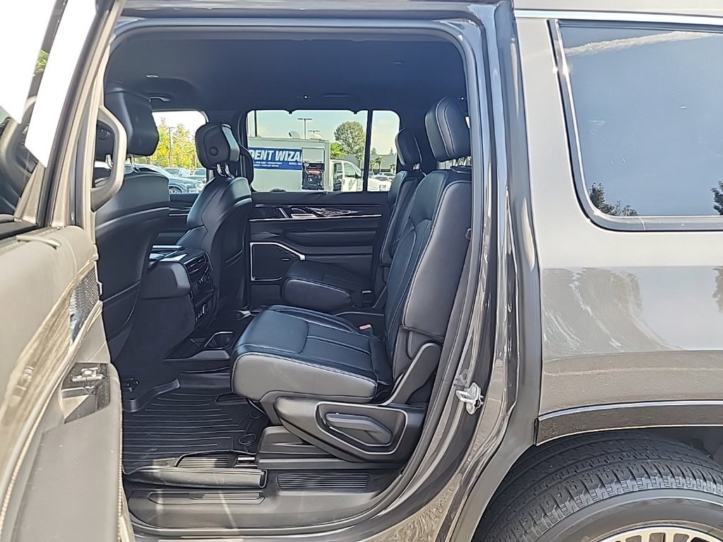 Used 2022 Jeep Wagoneer Series III w/ Convenience Group I RWD image 14