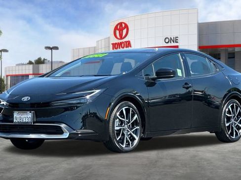 Used 2025 Toyota Prius Plug-In Hybrid FWD image 9