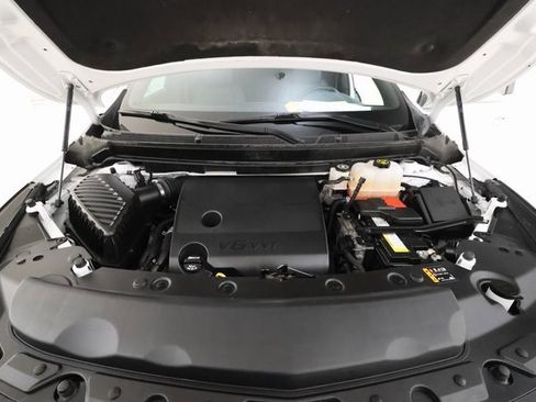 Used 2024 Buick Enclave Essence w/ Technology Package image 5