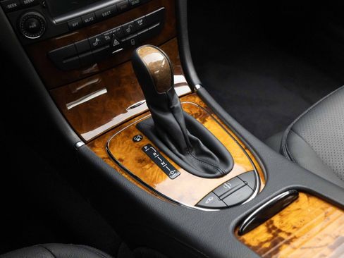 Used 2005 Mercedes-Benz E 500 Sedan image 16