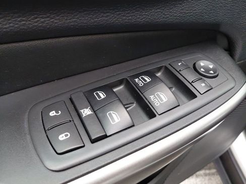 Used 2019 Jeep Cherokee Latitude Plus w/ Comfort/Convenience Group image 22