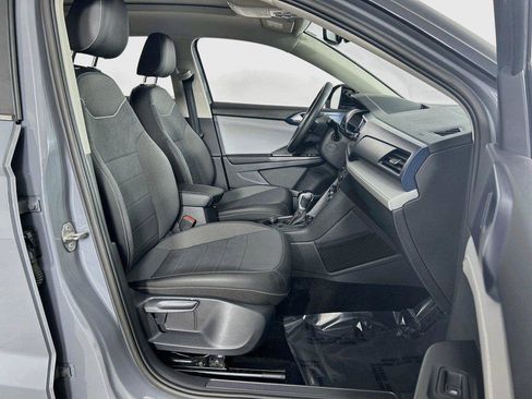 Certified 2024 Volkswagen Taos SE w/ Panoramic Sunroof Package AWD/4WD image 28